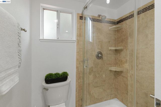 27500 La Porte Ave, Hayward, CA 94545