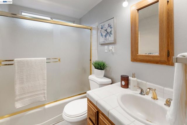 27500 La Porte Ave, Hayward, CA 94545