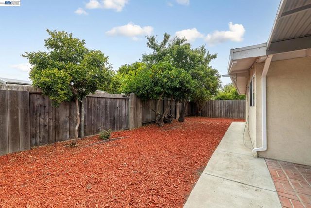 27500 La Porte Ave, Hayward, CA 94545