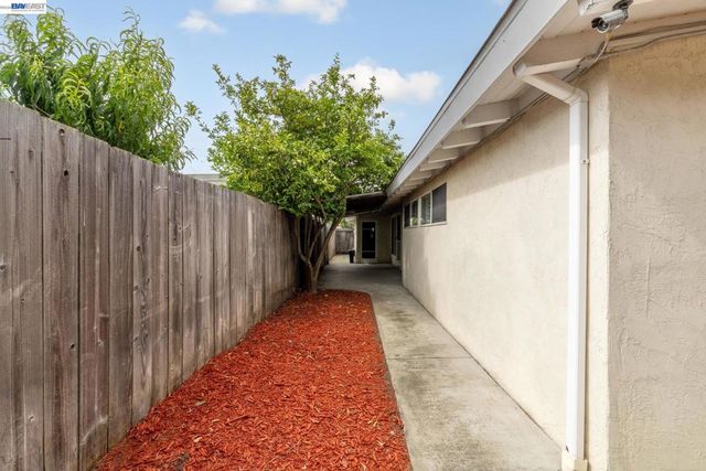 27500 La Porte Ave, Hayward, CA 94545
