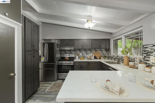 27500 La Porte Ave, Hayward, CA 94545
