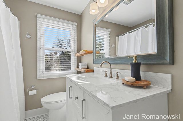 2126 Englewood Drive SE, Grand Rapids, MI 49506