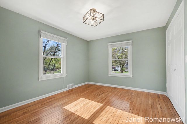 2126 Englewood Drive SE, Grand Rapids, MI 49506