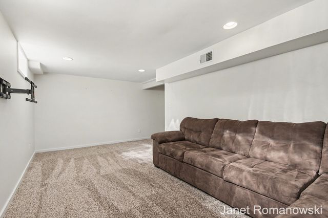 2126 Englewood Drive SE, Grand Rapids, MI 49506