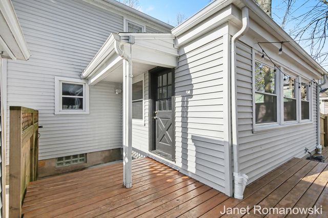 2126 Englewood Drive SE, Grand Rapids, MI 49506