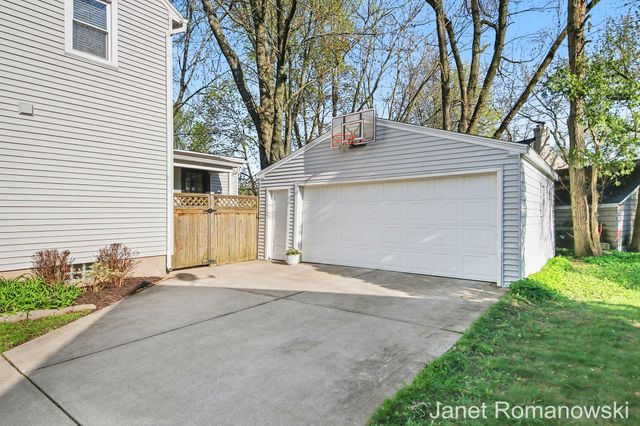 2126 Englewood Drive SE, Grand Rapids, MI 49506