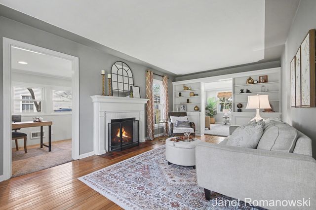 2126 Englewood Drive SE, Grand Rapids, MI 49506