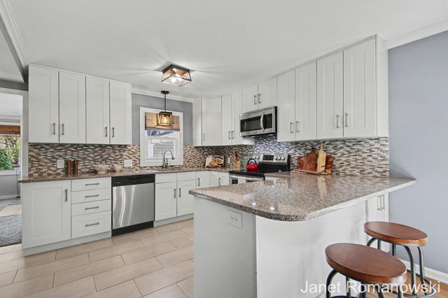 2126 Englewood Drive SE, Grand Rapids, MI 49506