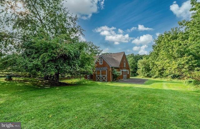 2 STEEPLECHASE LN, Malvern, PA 19355