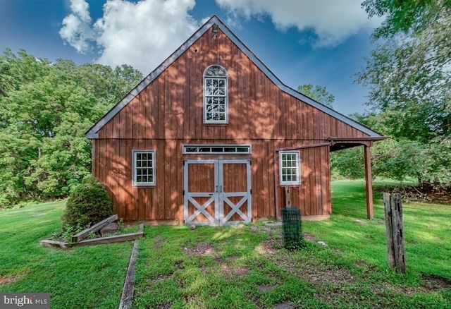 2 STEEPLECHASE LN, Malvern, PA 19355