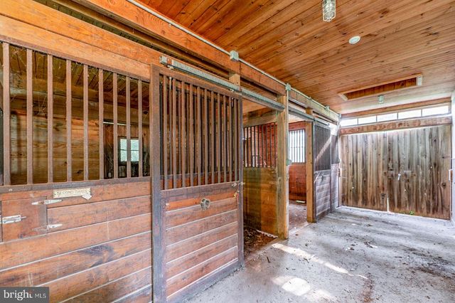 2 STEEPLECHASE LN, Malvern, PA 19355