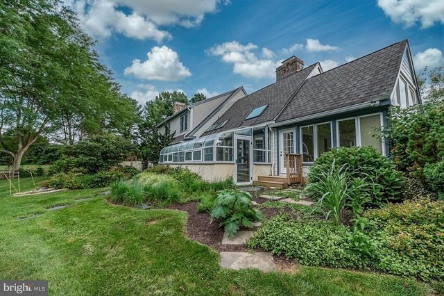 2 STEEPLECHASE LN, Malvern, PA 19355