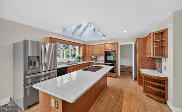 2 STEEPLECHASE LN, Malvern, PA 19355