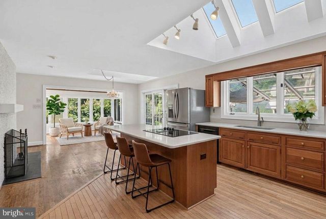 2 STEEPLECHASE LN, Malvern, PA 19355