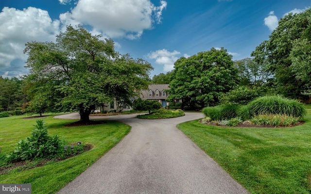 2 STEEPLECHASE LN, Malvern, PA 19355