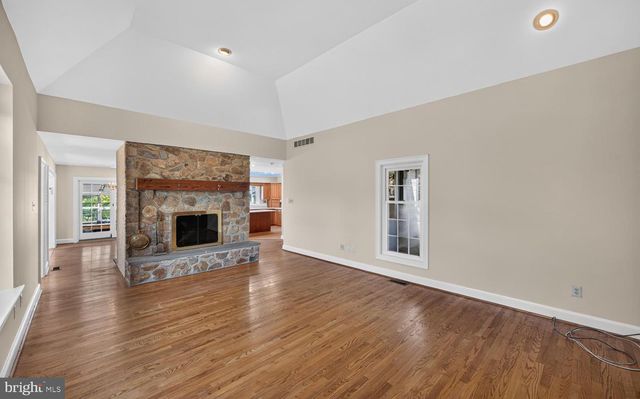 2 STEEPLECHASE LN, Malvern, PA 19355