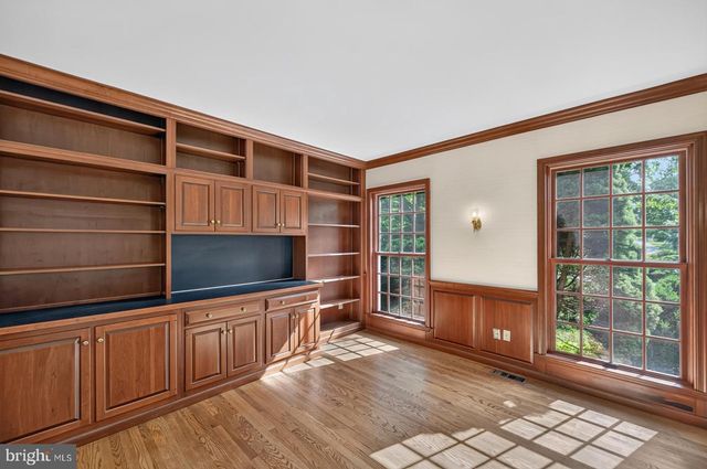 2 STEEPLECHASE LN, Malvern, PA 19355