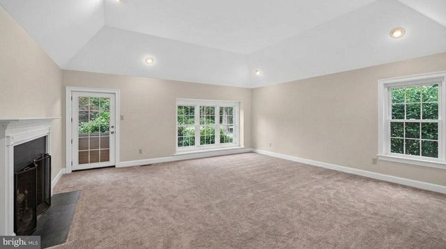 2 STEEPLECHASE LN, Malvern, PA 19355