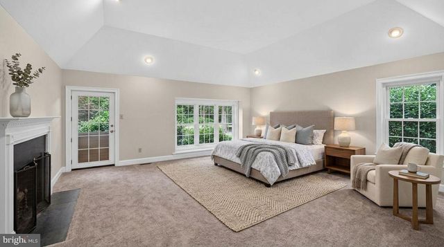 2 STEEPLECHASE LN, Malvern, PA 19355