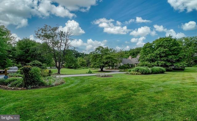 2 STEEPLECHASE LN, Malvern, PA 19355