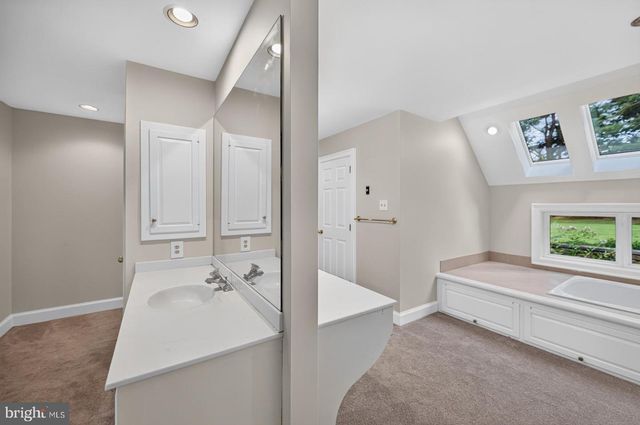 2 STEEPLECHASE LN, Malvern, PA 19355