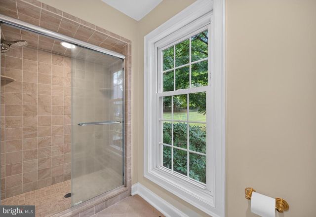 2 STEEPLECHASE LN, Malvern, PA 19355