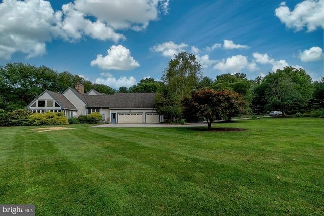 2 STEEPLECHASE LN, Malvern, PA 19355