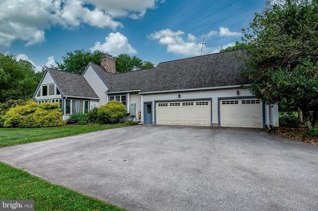 2 STEEPLECHASE LN, Malvern, PA 19355