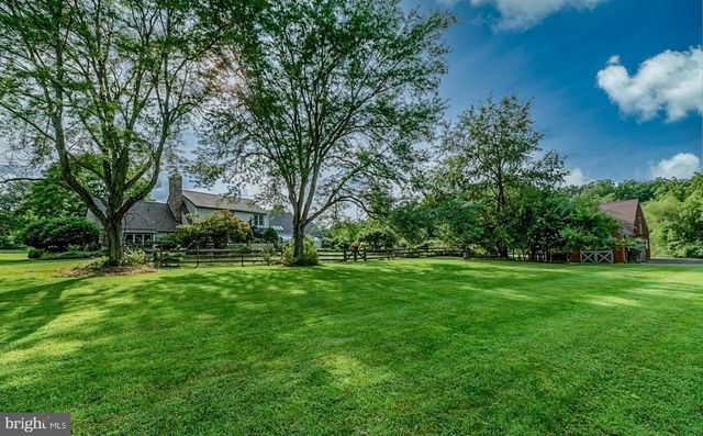 2 STEEPLECHASE LN, Malvern, PA 19355