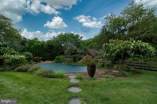 2 STEEPLECHASE LN, Malvern, PA 19355