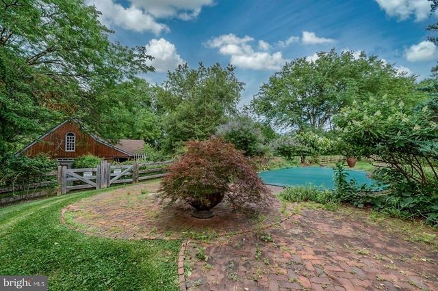 2 STEEPLECHASE LN, Malvern, PA 19355