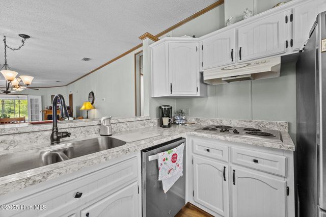619 Outrigger Court, Hampstead, NC 28443