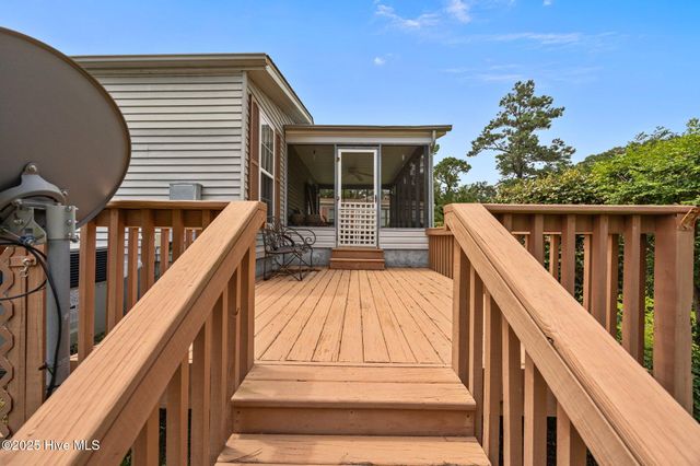619 Outrigger Court, Hampstead, NC 28443
