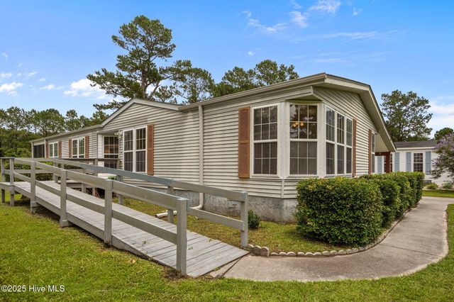 619 Outrigger Court, Hampstead, NC 28443