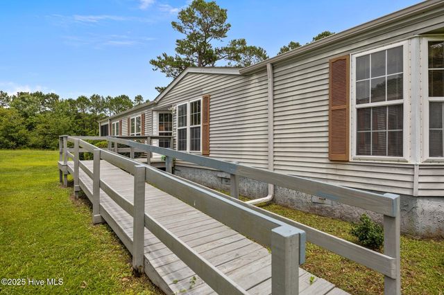 619 Outrigger Court, Hampstead, NC 28443