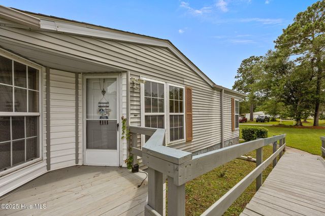 619 Outrigger Court, Hampstead, NC 28443