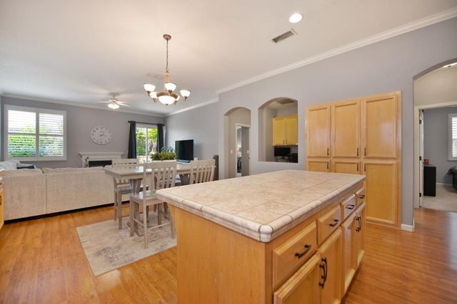 348 Bayonne Ct, Roseville, CA 95747