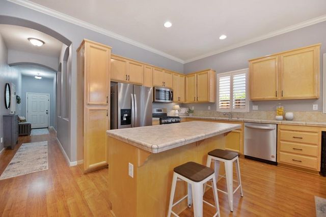 348 Bayonne Ct, Roseville, CA 95747