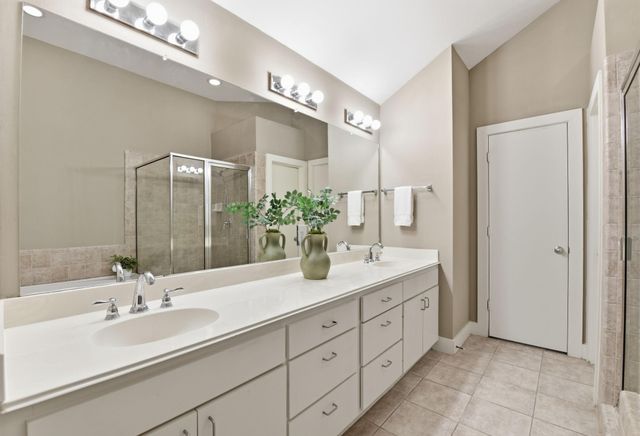 8715 Meadowcroft Drive 502, Houston, TX 77063