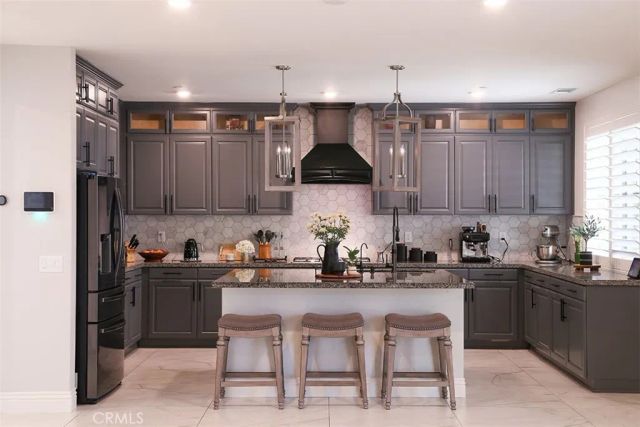 5184 Sammy Hagar, Fontana, CA 92336