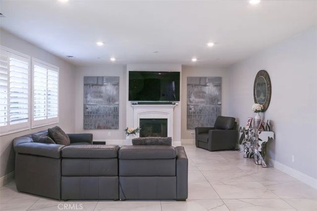 5184 Sammy Hagar, Fontana, CA 92336