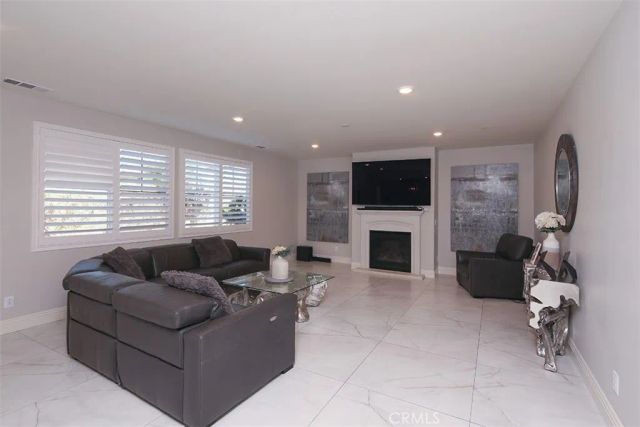 5184 Sammy Hagar, Fontana, CA 92336