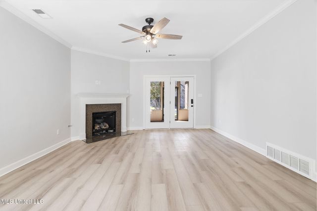 5943 Savannah Crossing, Southaven, MS 38672