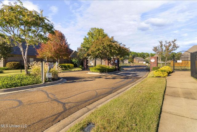 5943 Savannah Crossing, Southaven, MS 38672