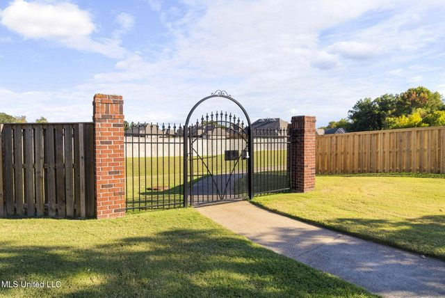 5943 Savannah Crossing, Southaven, MS 38672