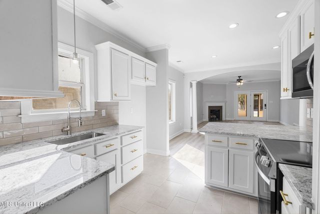 5943 Savannah Crossing, Southaven, MS 38672