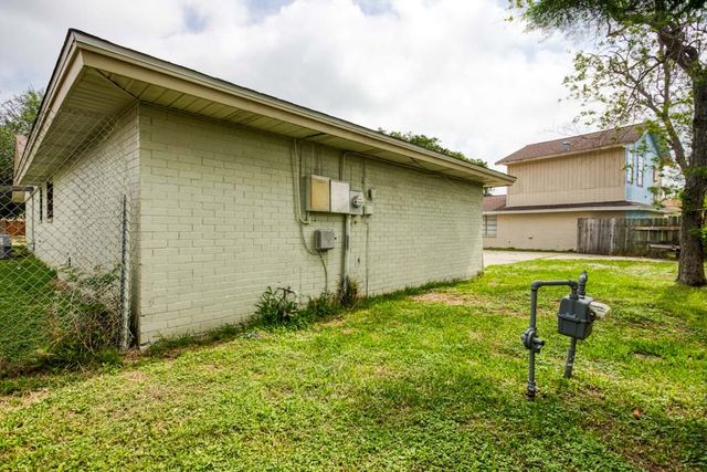 226 Terlingua Dr, Portland, TX 78374