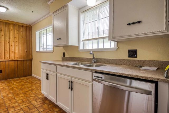 226 Terlingua Dr, Portland, TX 78374