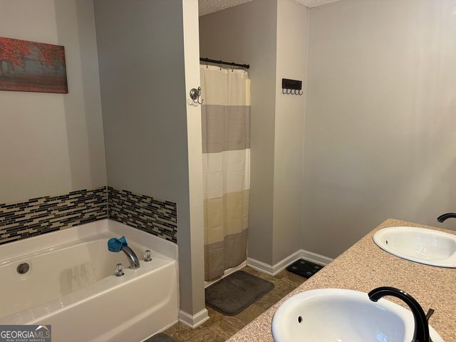 215 Old Plantation Trail NW, Milledgeville, GA 31061