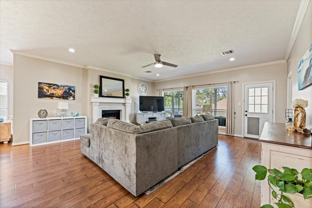 958 Lake View Drive, Montgomery, TX 77356